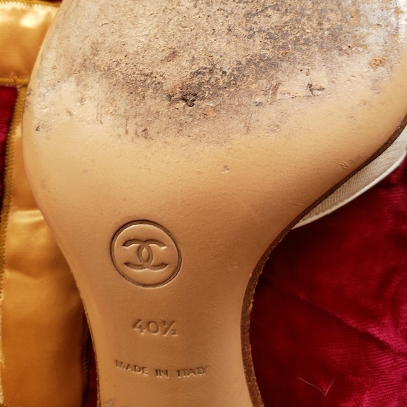 CHANEL BEIGE AND WHITE TRAVEL LINE SLIPPERS.. - Picture 7 of 7